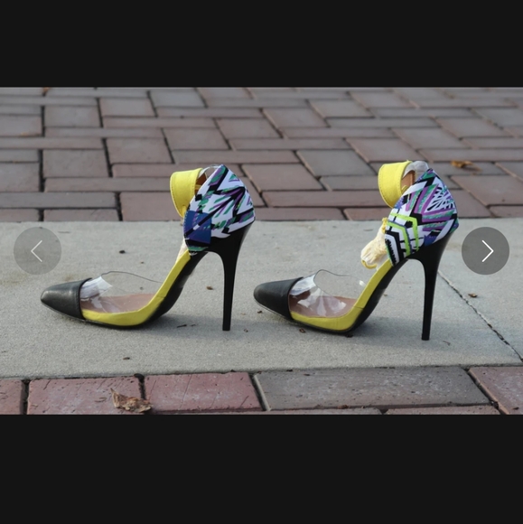 Gently use size 6 heels wrap around your ankle or leg - Picture 3 of 3